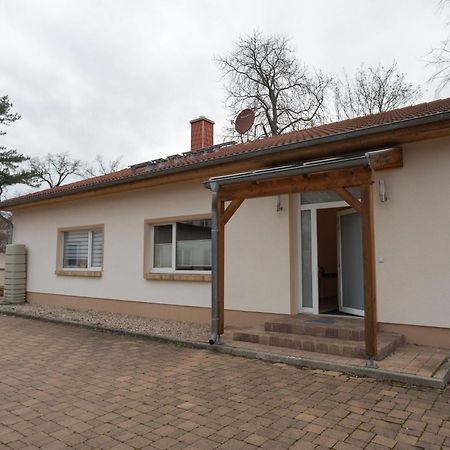 Stadthaus Mit 2 Schlafzimmern & Wohnzimmer Mit Kamin - Kostenloser Privat-Parkplatz Auf Dem Grundstueck Lipsk Zewnętrze zdjęcie