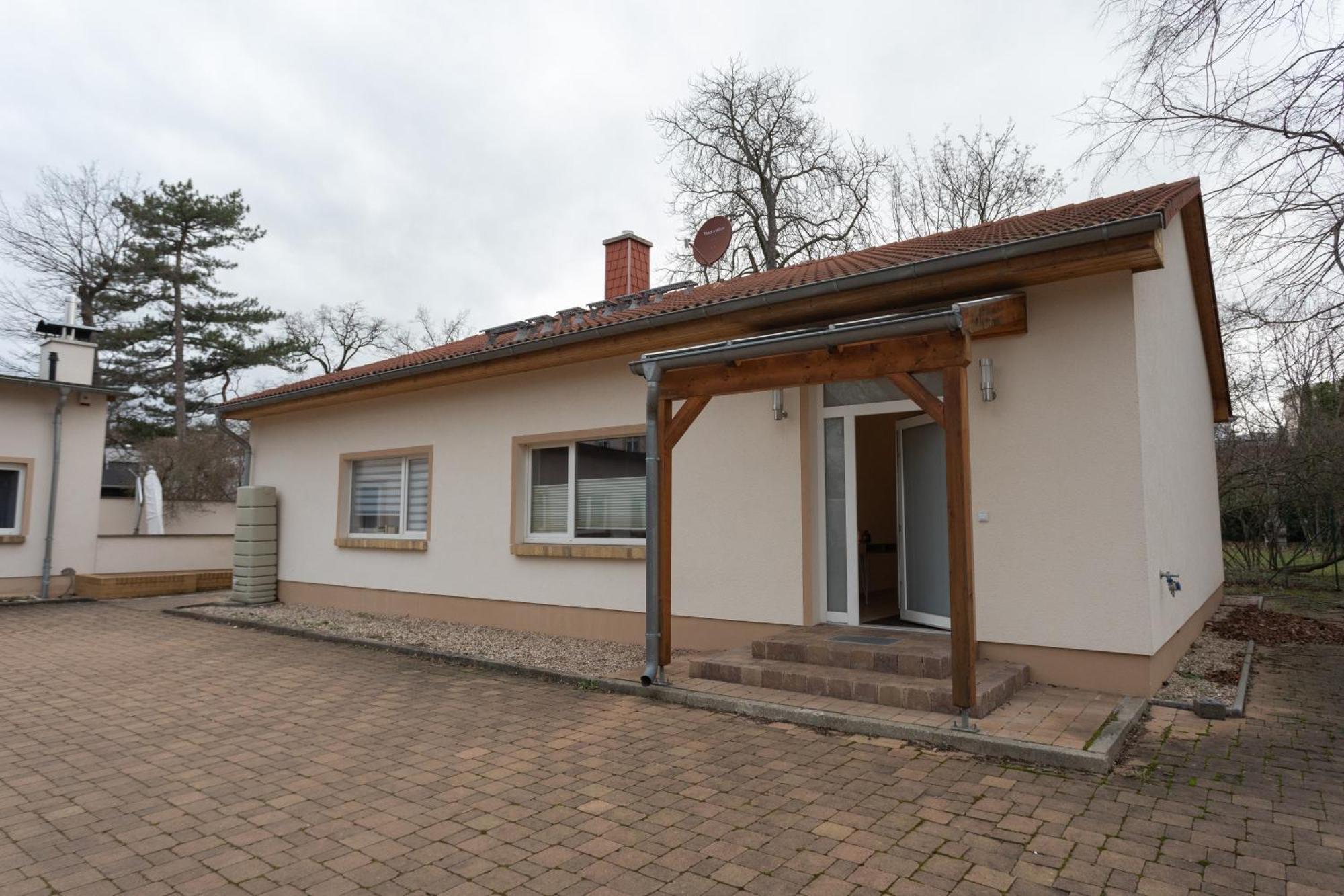 Stadthaus Mit 2 Schlafzimmern & Wohnzimmer Mit Kamin - Kostenloser Privat-Parkplatz Auf Dem Grundstueck Lipsk Zewnętrze zdjęcie
