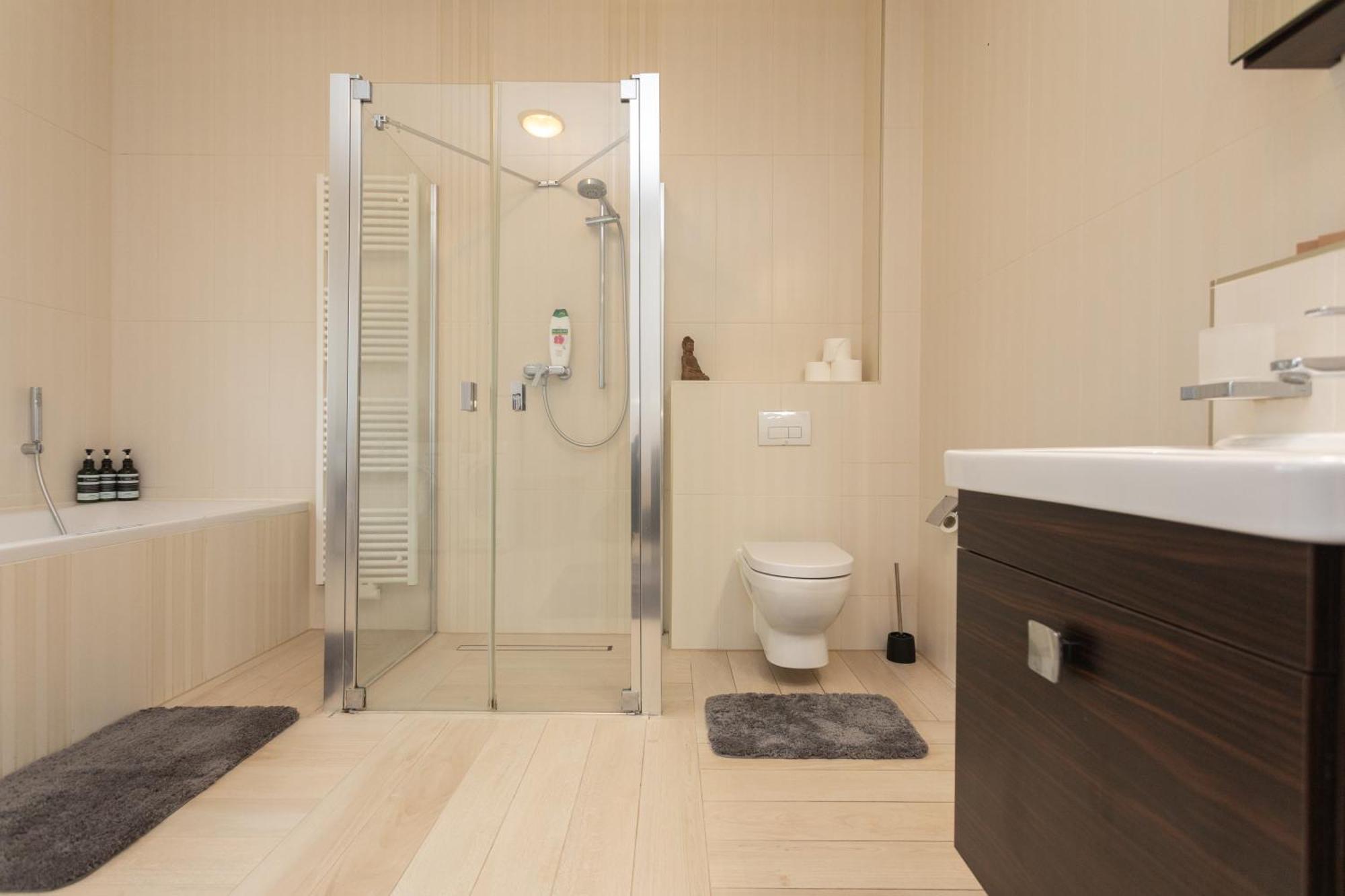 Stadthaus Mit 2 Schlafzimmern & Wohnzimmer Mit Kamin - Kostenloser Privat-Parkplatz Auf Dem Grundstueck Lipsk Zewnętrze zdjęcie