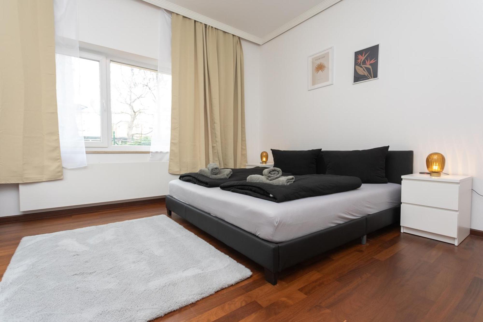 Stadthaus Mit 2 Schlafzimmern & Wohnzimmer Mit Kamin - Kostenloser Privat-Parkplatz Auf Dem Grundstueck Lipsk Zewnętrze zdjęcie