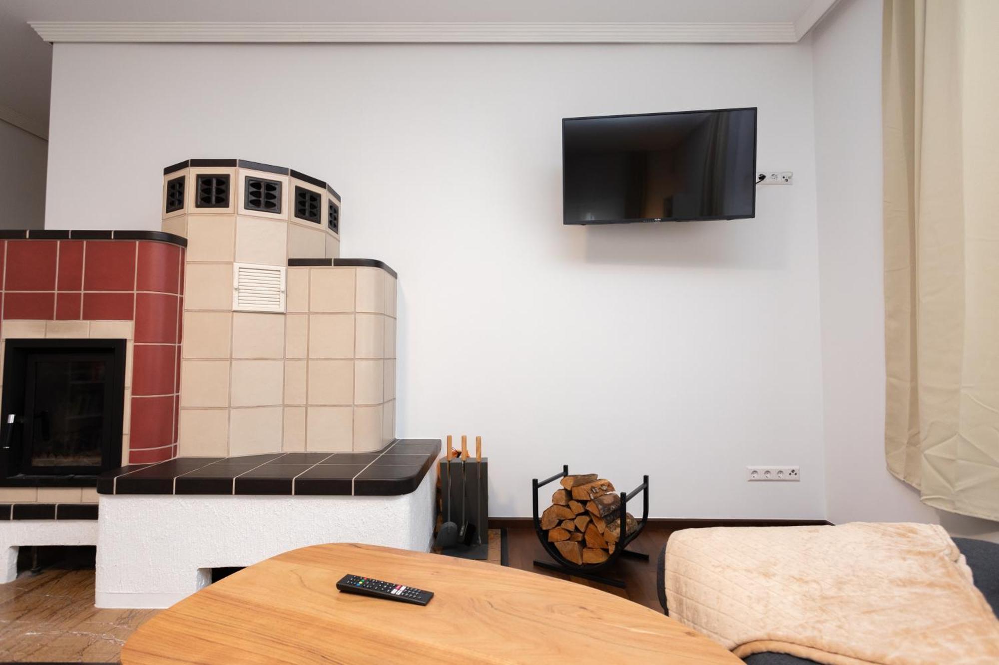 Stadthaus Mit 2 Schlafzimmern & Wohnzimmer Mit Kamin - Kostenloser Privat-Parkplatz Auf Dem Grundstueck Lipsk Zewnętrze zdjęcie