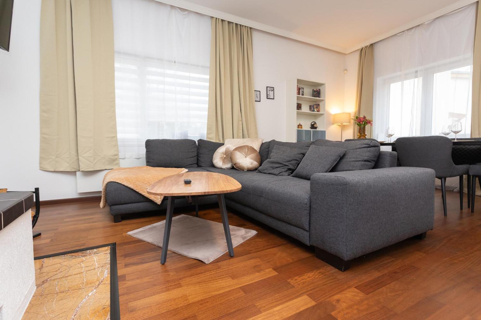Stadthaus Mit 2 Schlafzimmern & Wohnzimmer Mit Kamin - Kostenloser Privat-Parkplatz Auf Dem Grundstueck Lipsk Zewnętrze zdjęcie