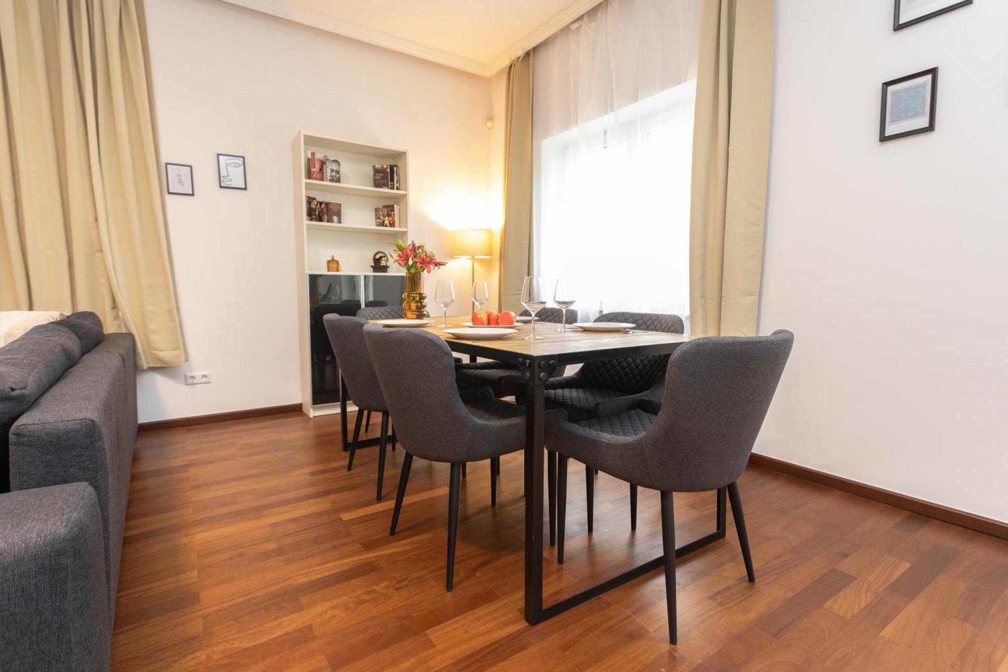 Stadthaus Mit 2 Schlafzimmern & Wohnzimmer Mit Kamin - Kostenloser Privat-Parkplatz Auf Dem Grundstueck Lipsk Zewnętrze zdjęcie