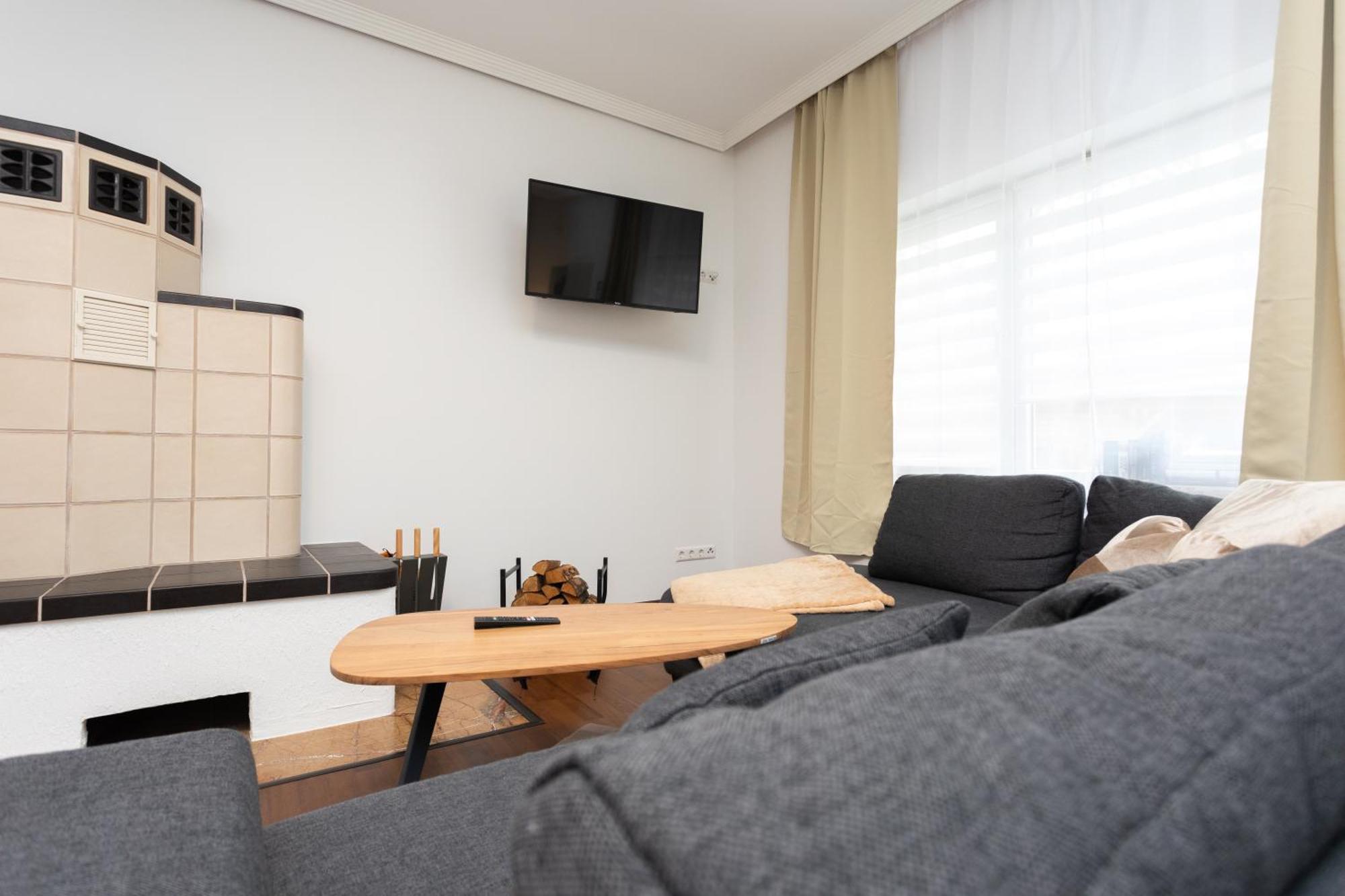Stadthaus Mit 2 Schlafzimmern & Wohnzimmer Mit Kamin - Kostenloser Privat-Parkplatz Auf Dem Grundstueck Lipsk Zewnętrze zdjęcie
