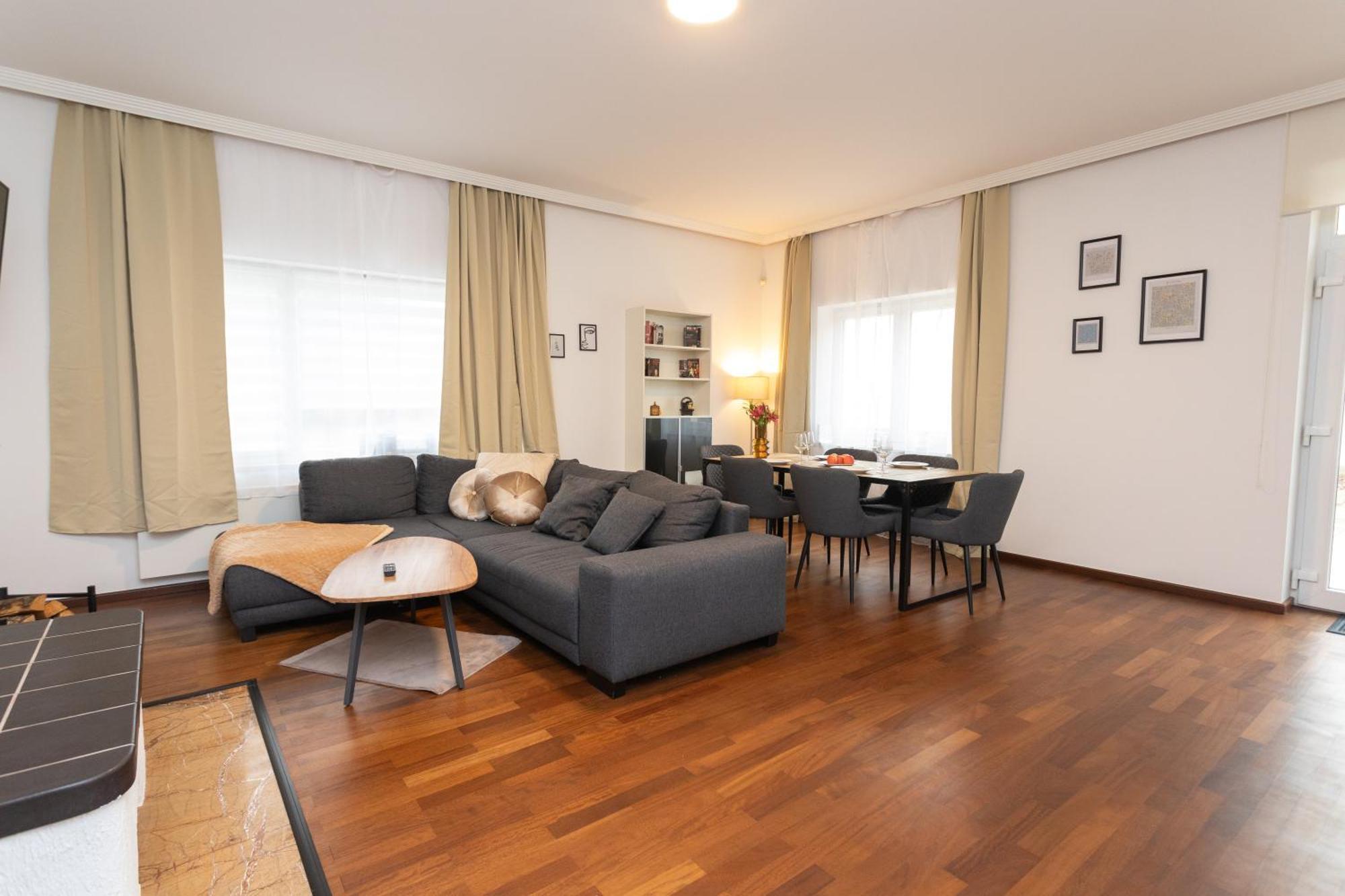 Stadthaus Mit 2 Schlafzimmern & Wohnzimmer Mit Kamin - Kostenloser Privat-Parkplatz Auf Dem Grundstueck Lipsk Zewnętrze zdjęcie