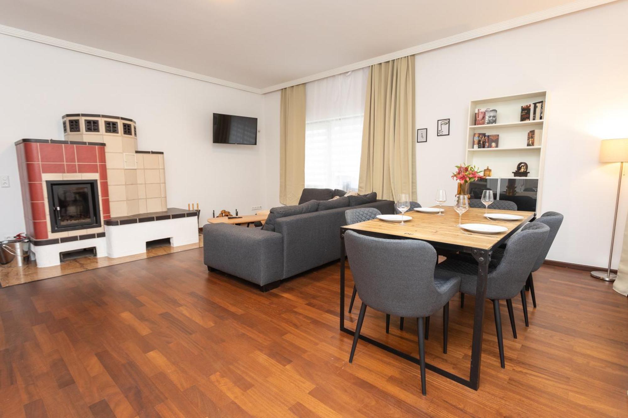 Stadthaus Mit 2 Schlafzimmern & Wohnzimmer Mit Kamin - Kostenloser Privat-Parkplatz Auf Dem Grundstueck Lipsk Zewnętrze zdjęcie